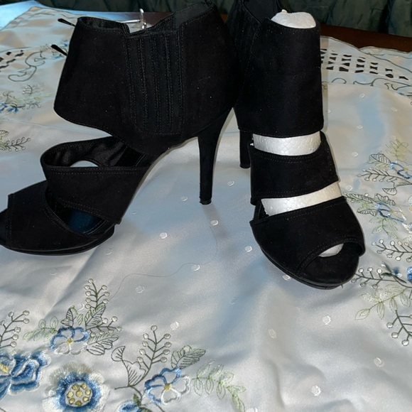 Black Suede Step-in Platform 4” Heel Shooties 9.5 - Picture 1 of 6